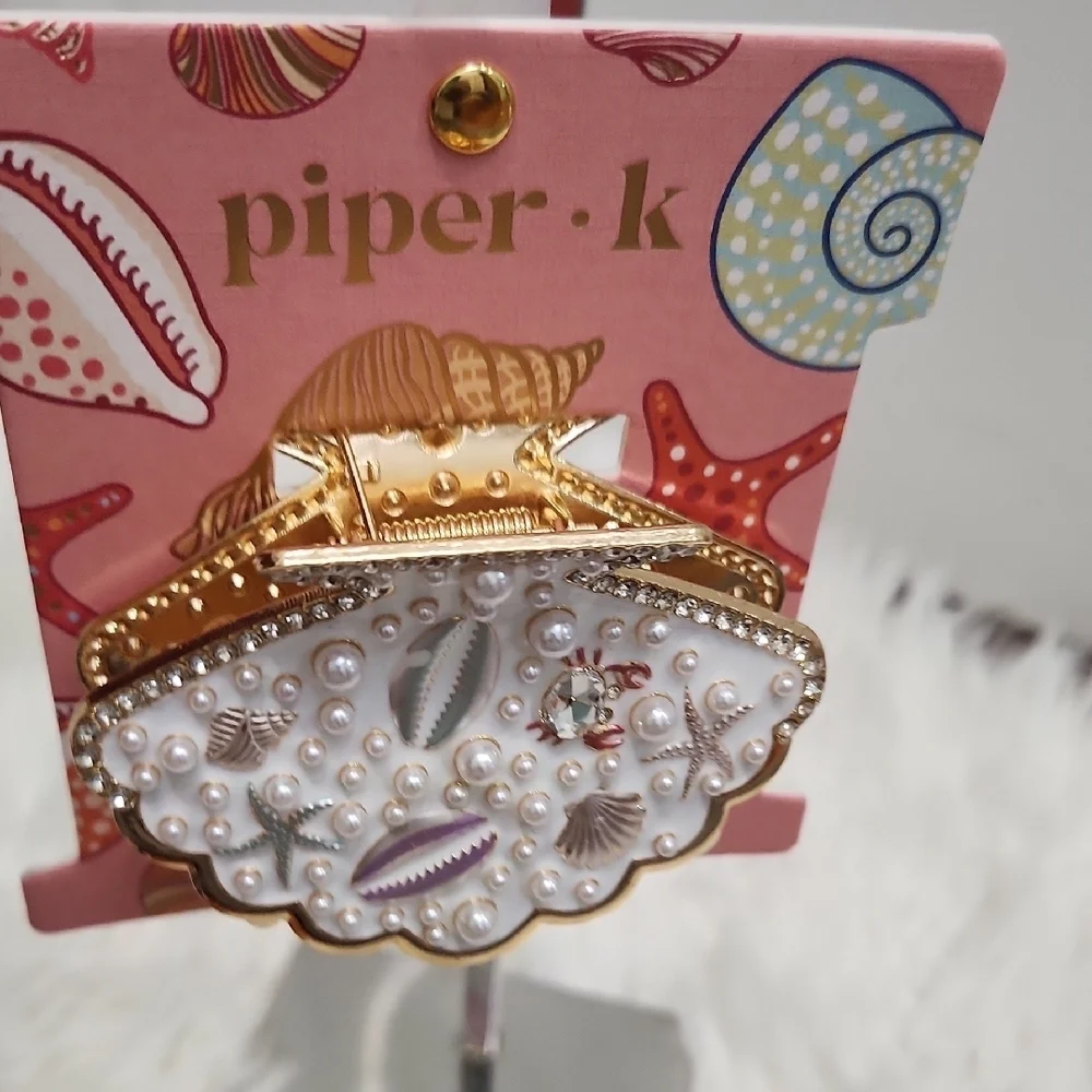 🤍▪️ Piper K ▪️Shell-Shaped Metal Claw Hair Clip with Pearls and Rhinestones